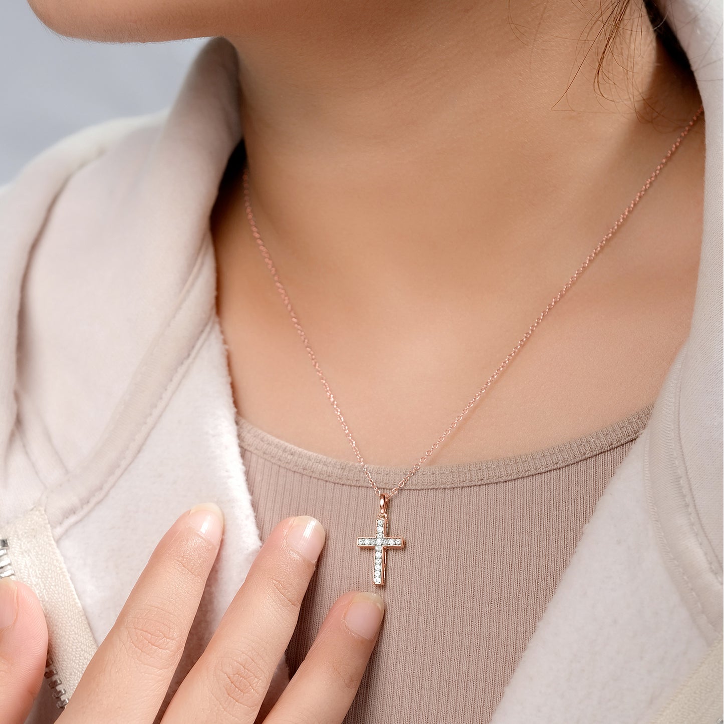 Diamond Studded Cross Pendant Necklace in 925 Sterling Silver